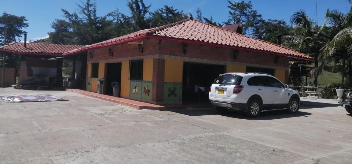 Hotel El Potrillo El Penol  エクステリア 写真