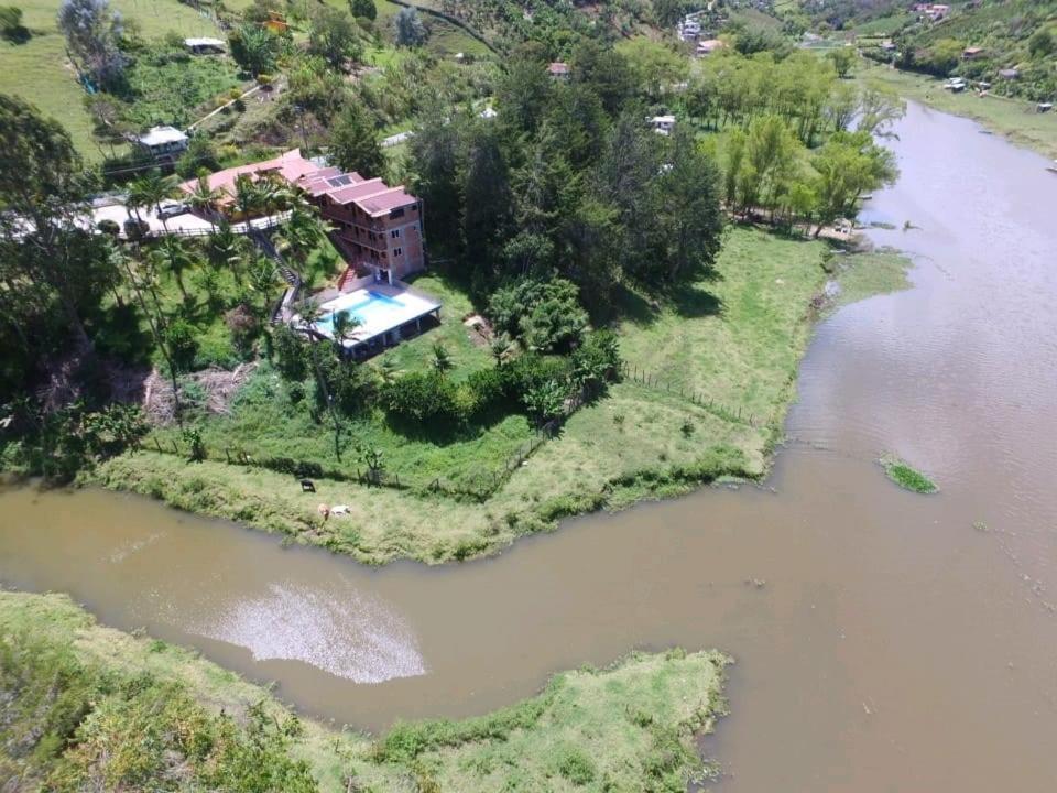 Hotel El Potrillo El Penol  エクステリア 写真