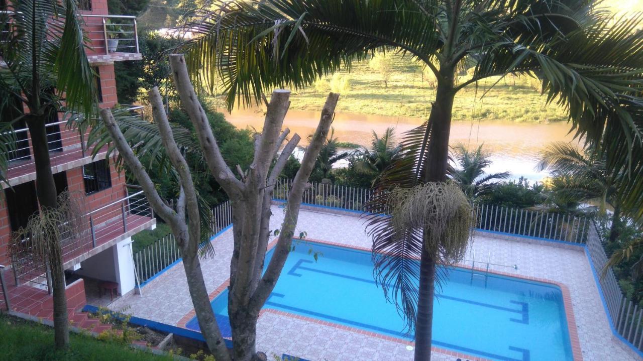 Hotel El Potrillo El Penol  エクステリア 写真