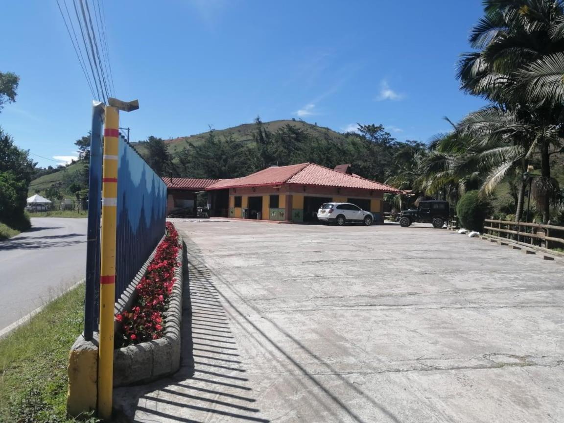 Hotel El Potrillo El Penol  エクステリア 写真