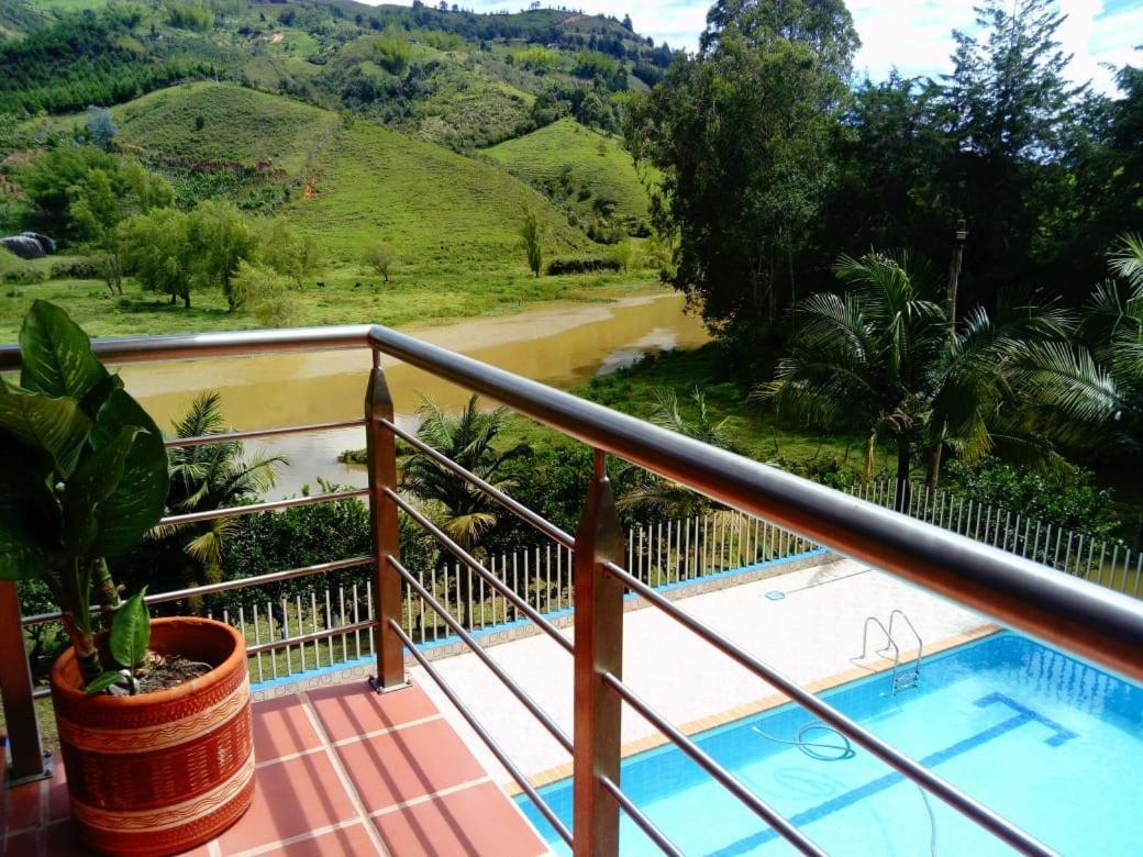 Hotel El Potrillo El Penol  エクステリア 写真