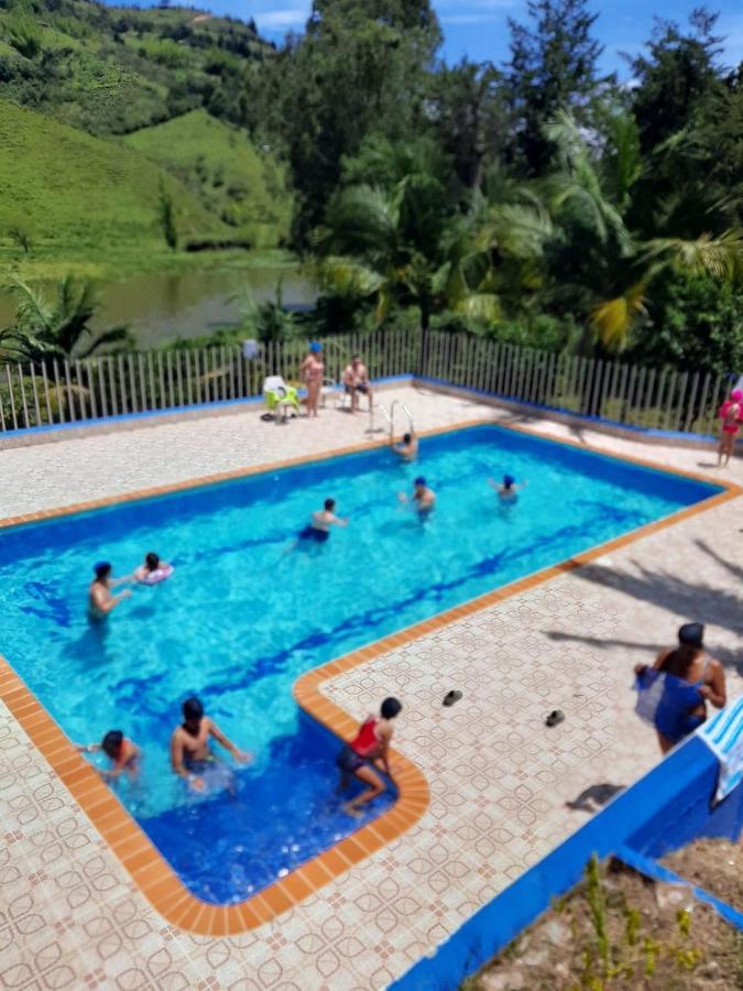 Hotel El Potrillo El Penol  エクステリア 写真