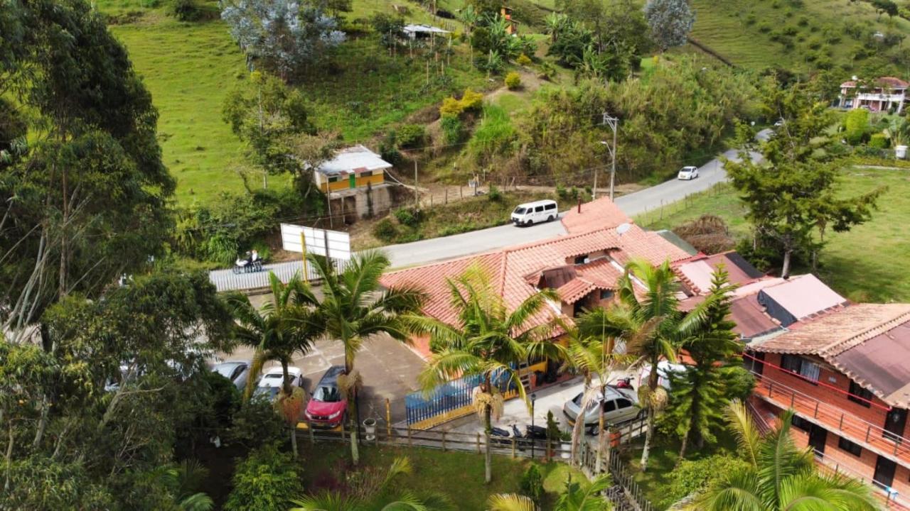 Hotel El Potrillo El Penol  エクステリア 写真